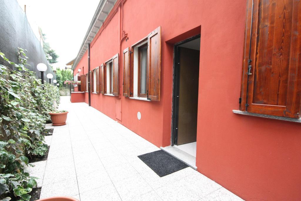 B&B Black&White And Apartments 칸투 외부 사진