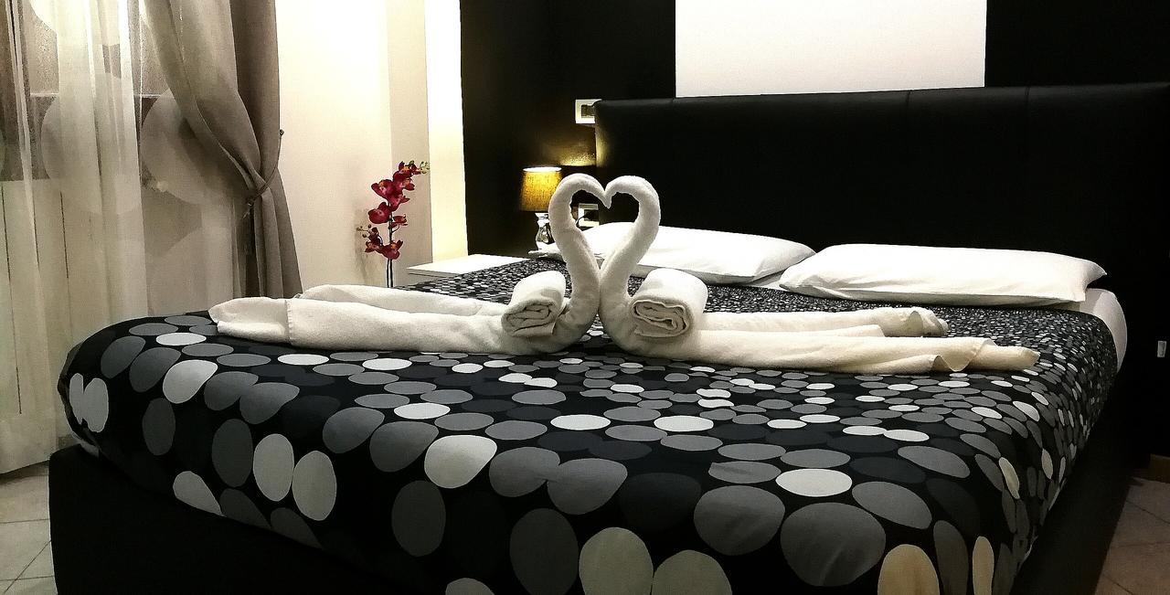 B&B Black&White And Apartments 칸투 외부 사진